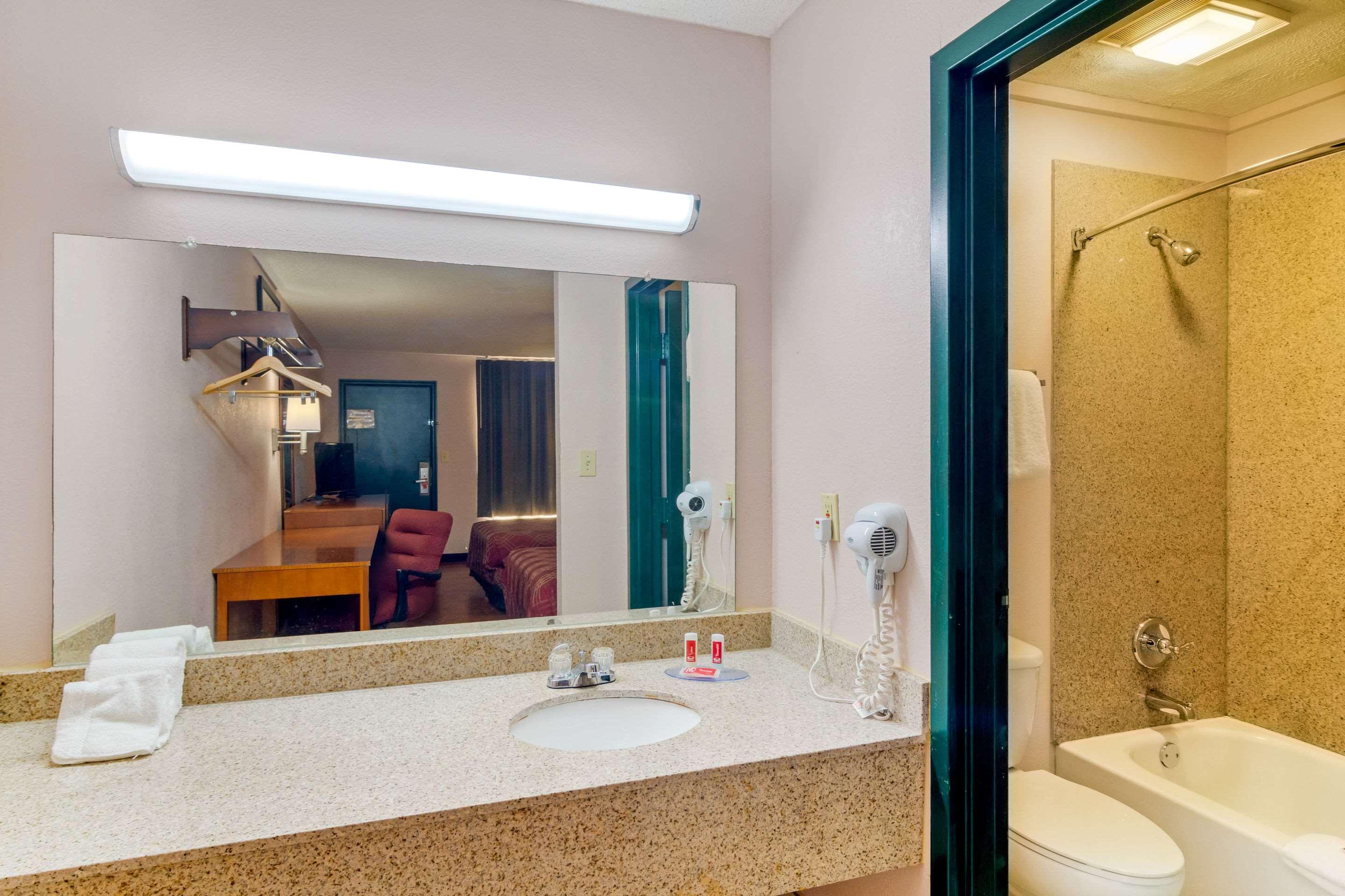 Econo Lodge Декейтер Экстерьер фото