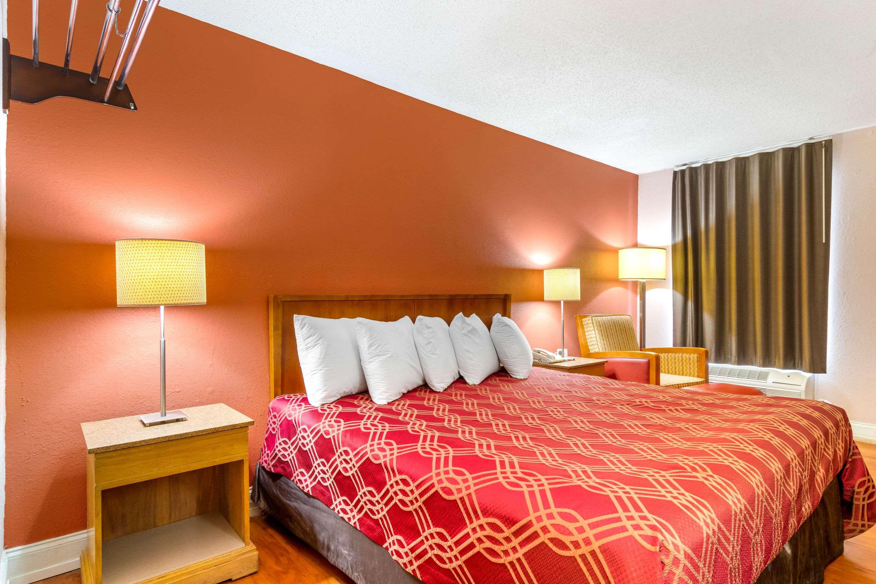 Econo Lodge Декейтер Экстерьер фото