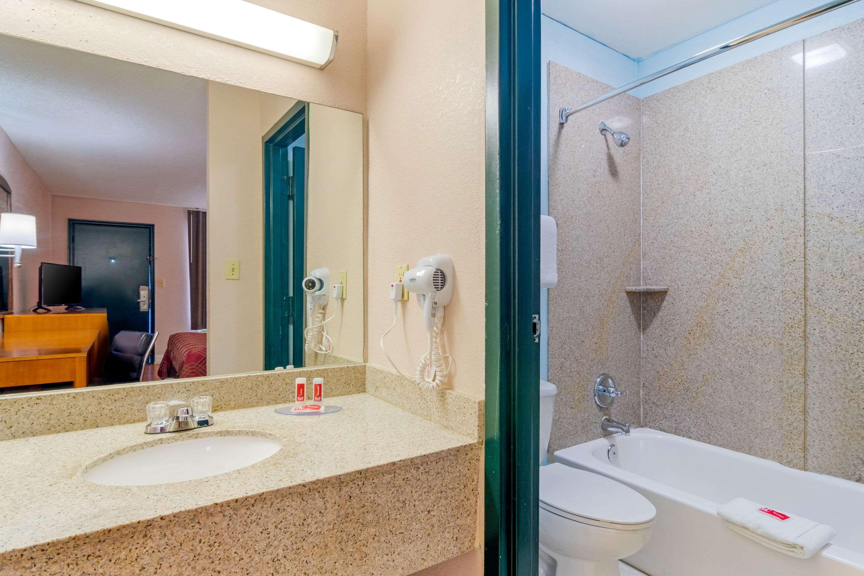 Econo Lodge Декейтер Экстерьер фото