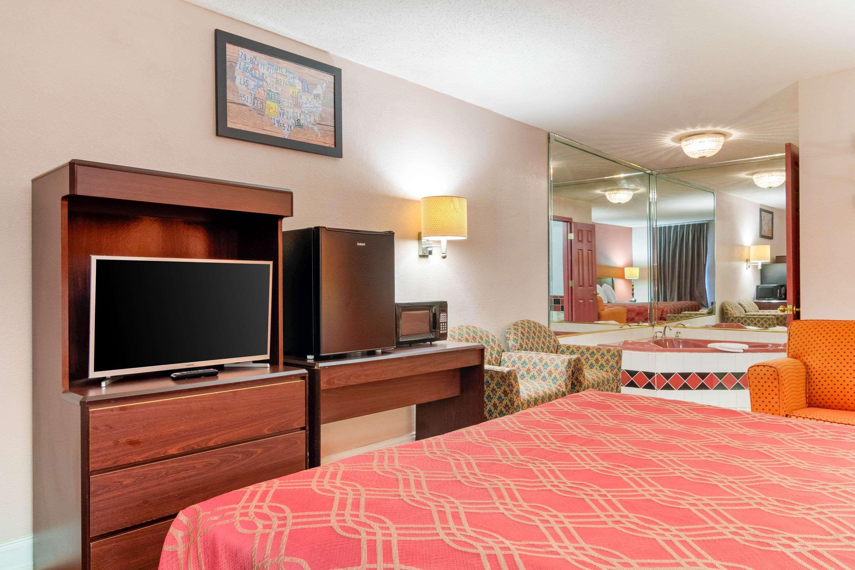 Econo Lodge Декейтер Экстерьер фото