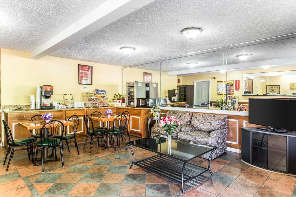 Econo Lodge Декейтер Экстерьер фото