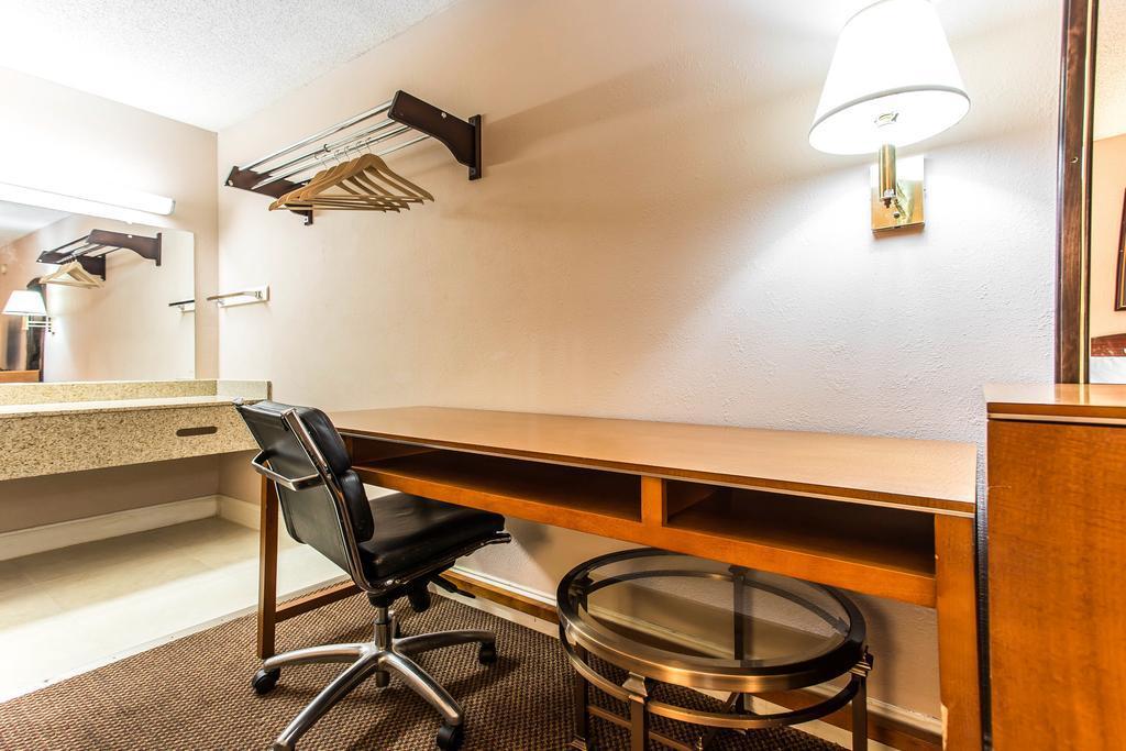 Econo Lodge Декейтер Экстерьер фото